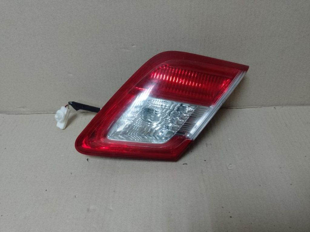 81580-06230 | Ліхтар внутрішній задн. прав. TOYOTA CAMRY 40 06-11