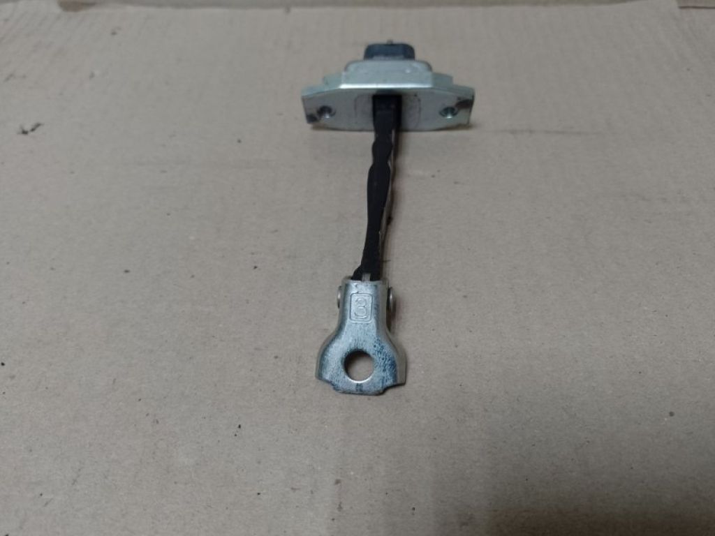 68610-52170 | Обмежувач дверей передн. лів. TOYOTA PRIUS C/AQUA 11-14