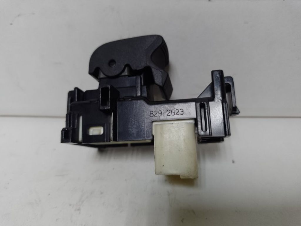84810-52030 | Кнопка склопідіймача TOYOTA PRIUS C/AQUA 11-14 - Фото 3
