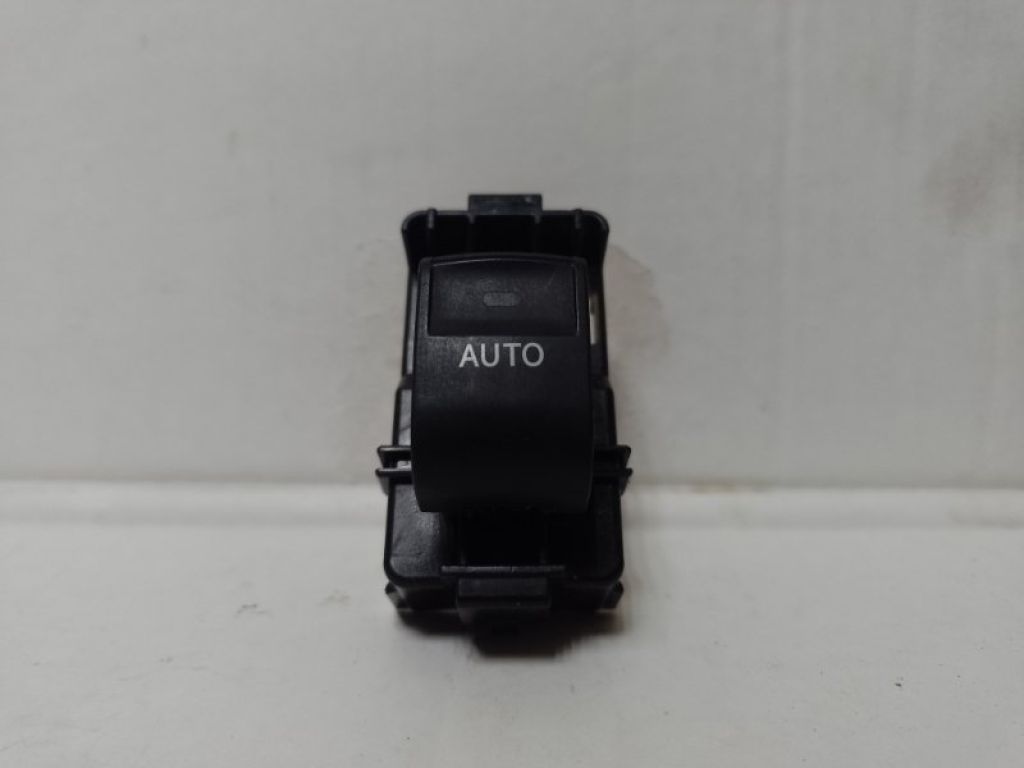 84810-33120 | Кнопка стеклоподъемника TOYOTA PRIUS - 30 09-17