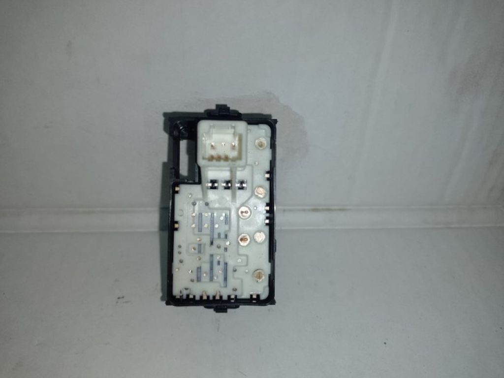 84810-33120 | Кнопка стеклоподъемника TOYOTA PRIUS - 30 09-17 - Фото 2