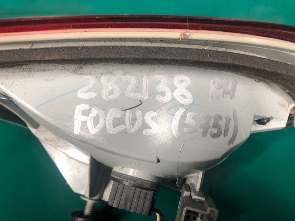 F1EZ-1340-4A | Фонарь внутренний прав. FORD FOCUS 10-18 - Фото 2