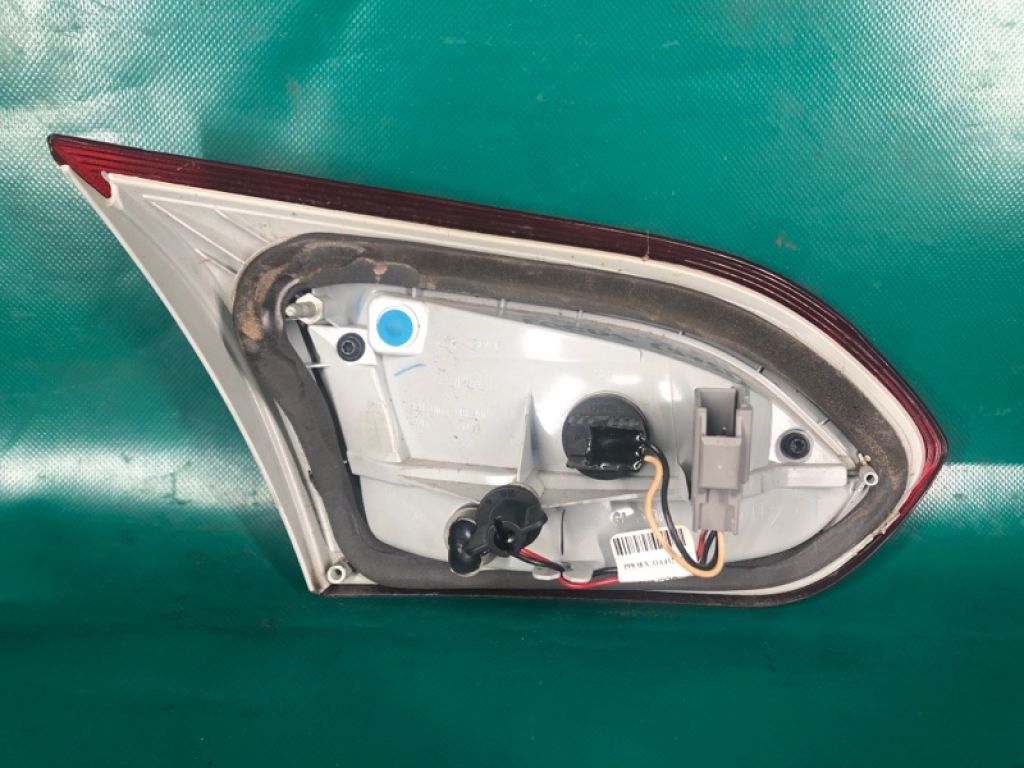 F1EZ-1340-4A | Фонарь внутренний прав. FORD FOCUS 10-18 - Фото 3