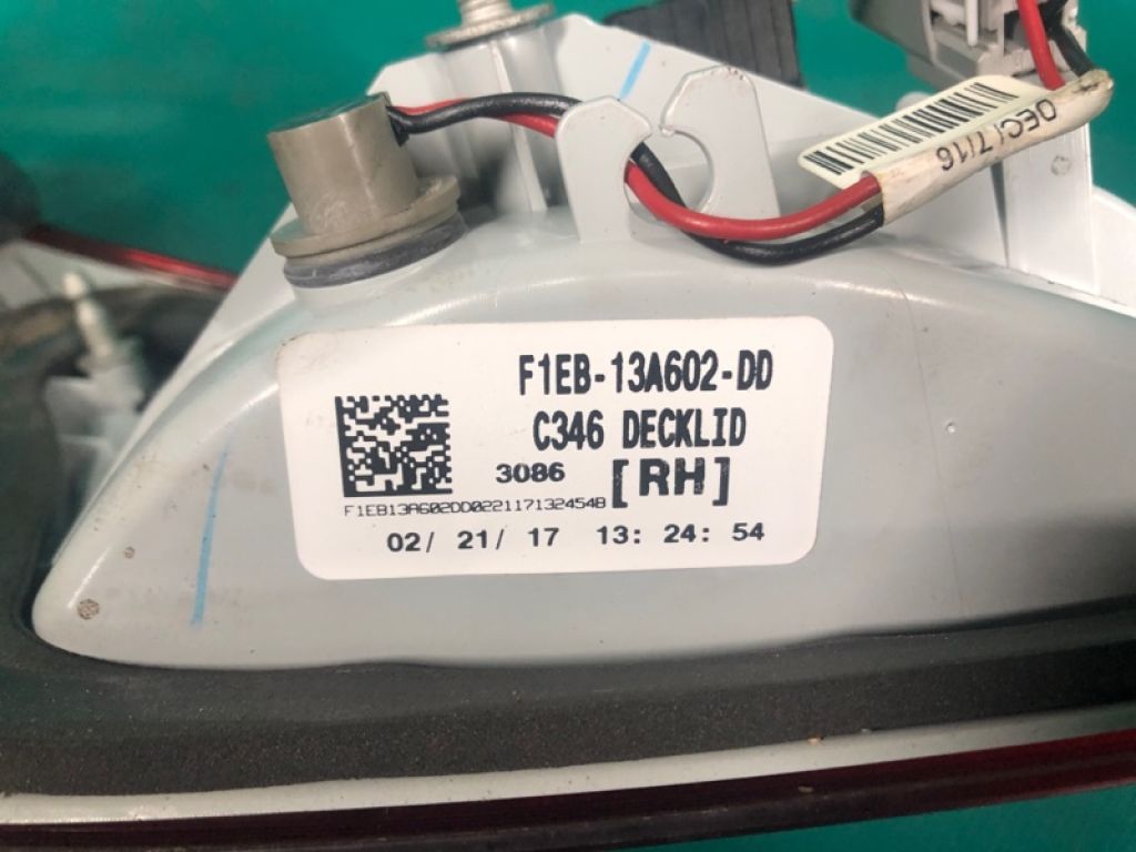 F1EZ-1340-4A | Фонарь внутренний прав. FORD FOCUS 10-18 - Фото 4