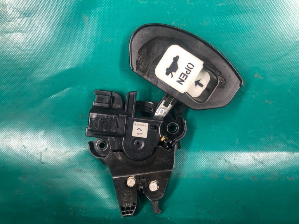 BBM5-56-820A | Замок крышки багажника MAZDA 3 BL 09-13