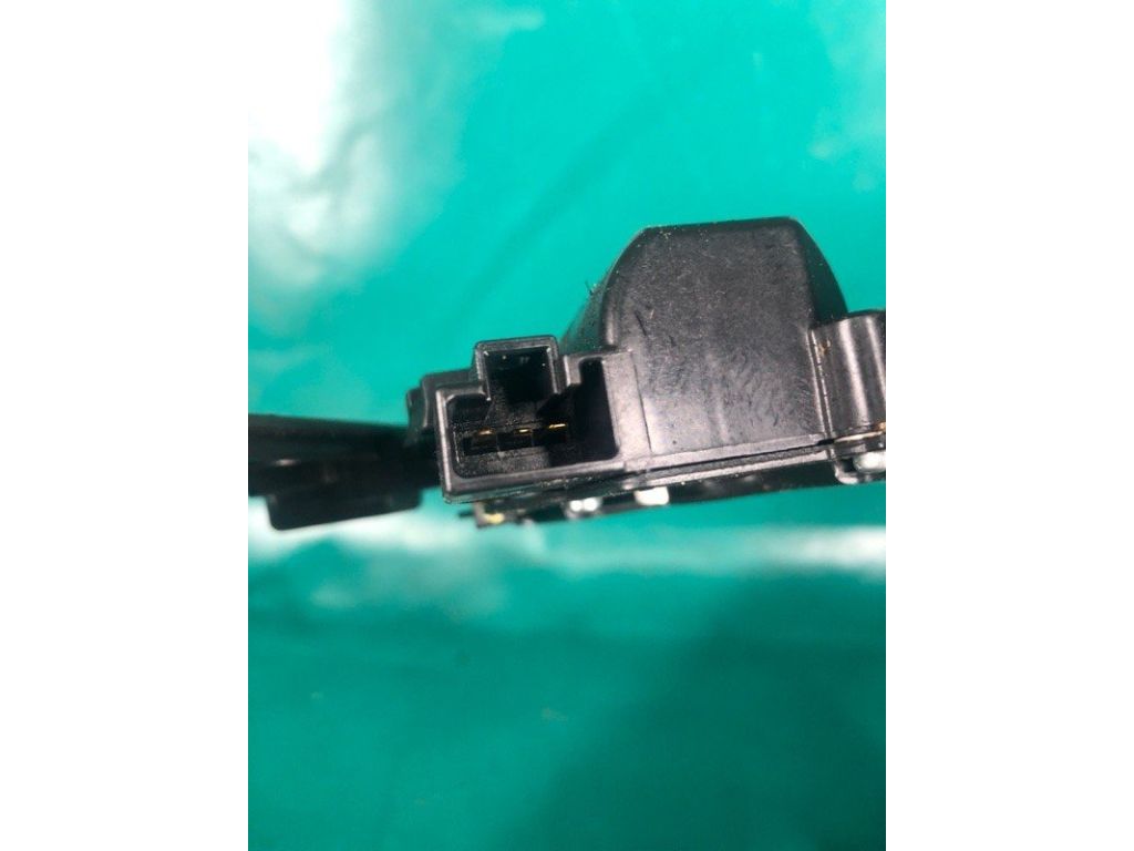 BBM5-56-820A | Замок крышки багажника MAZDA 3 BL 09-13 - Фото 4