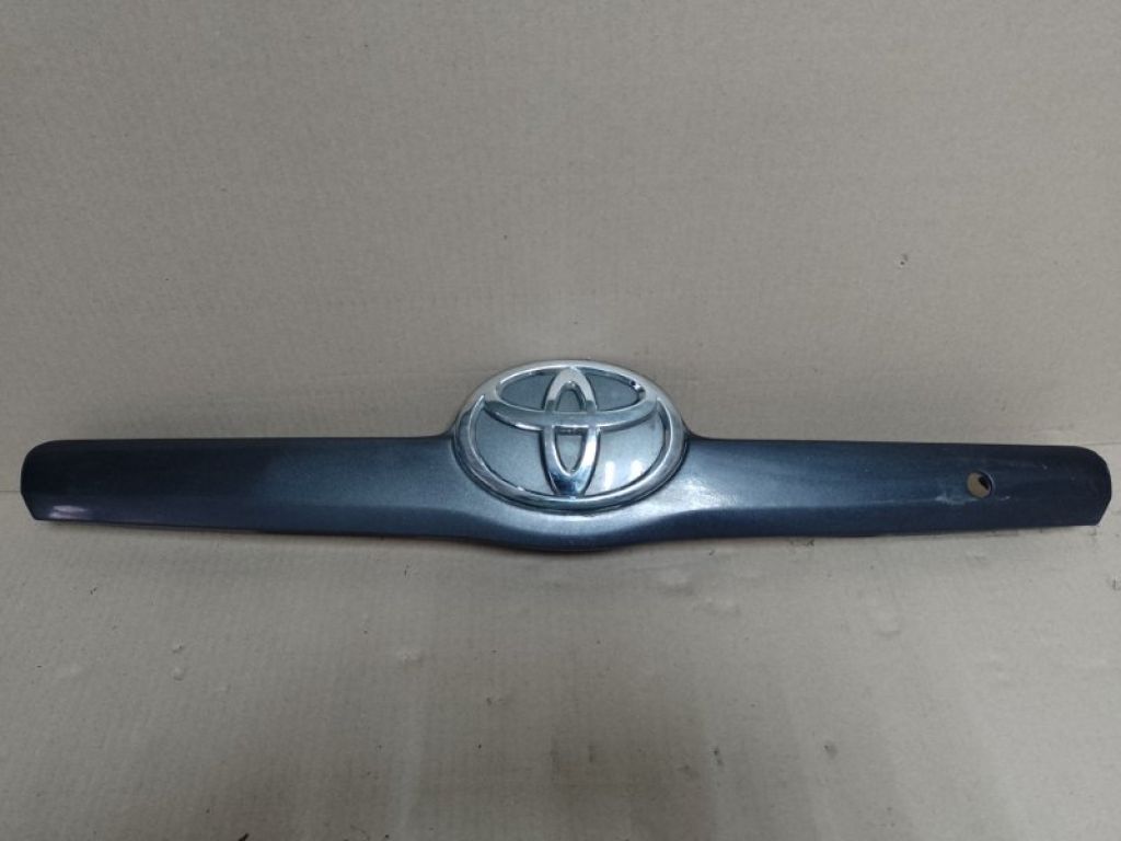 76811-06130-H0 | Панель подсветки номера TOYOTA CAMRY 40 06-11