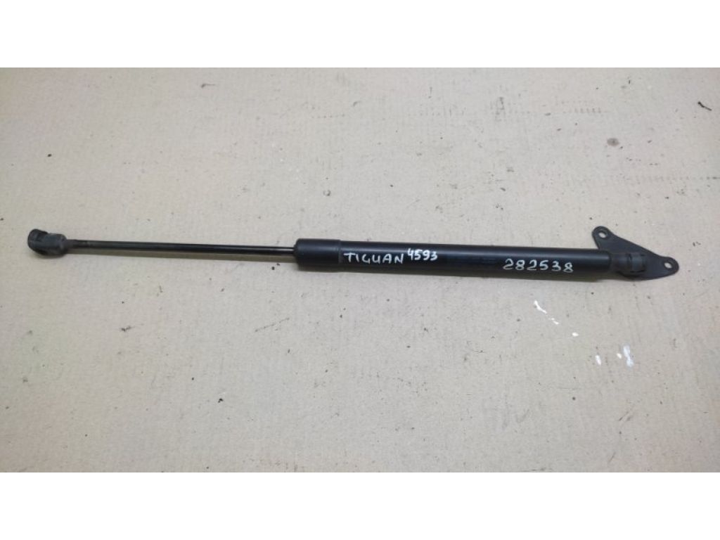 5N0 827 550 D | Амортизатор кришки багажника прав. VOLKSWAGEN TIGUAN 08-17