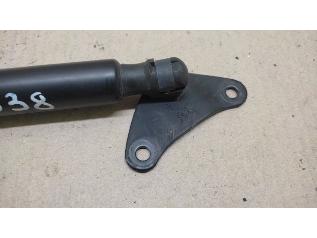 5N0 827 550 D | Амортизатор кришки багажника прав. VOLKSWAGEN TIGUAN 08-17 - Фото 4