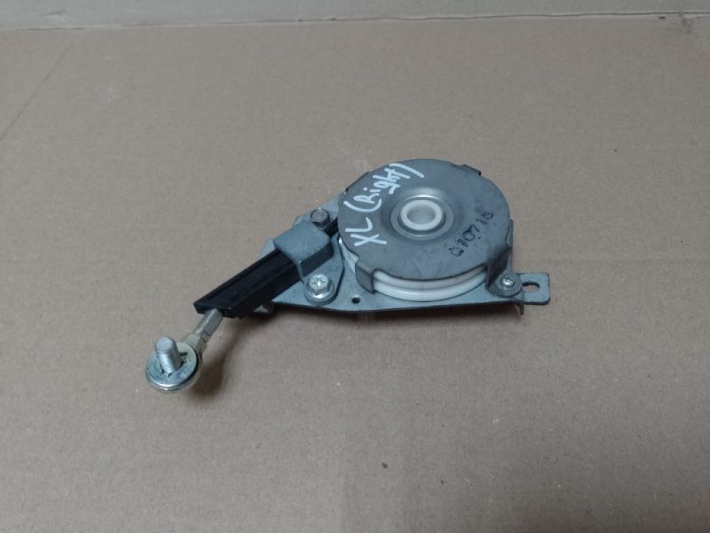 5802A010 | Трос замку багажника прав. MITSUBISHI OUTLANDER XL 05-13