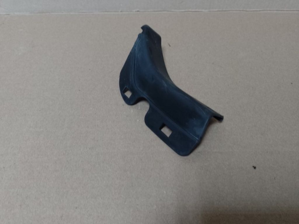 5817A048 | Накладка петли крышки багажника прав. MITSUBISHI OUTLANDER XL 05-13