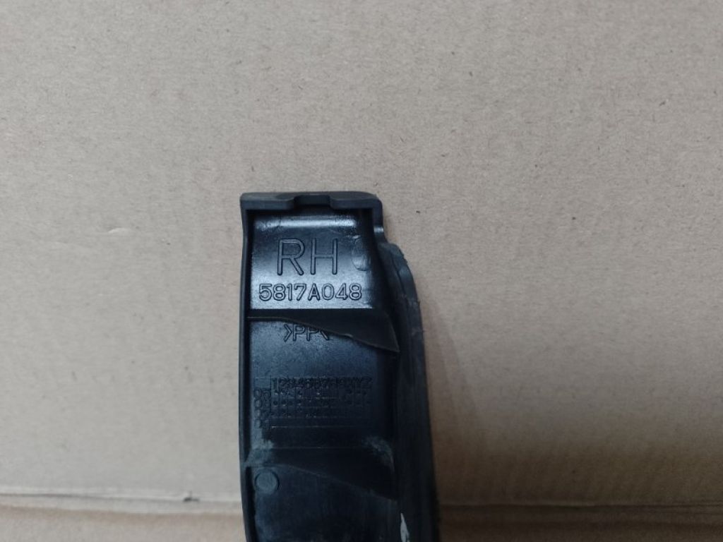 5817A048 | Накладка петли крышки багажника прав. MITSUBISHI OUTLANDER XL 05-13 - Фото 3