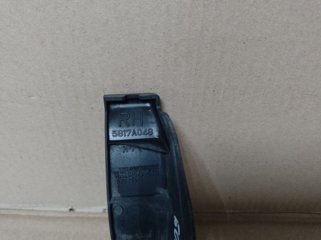 5817A048 | Накладка петлі кришки багажника прав. MITSUBISHI OUTLANDER XL 05-13 - Фото 3