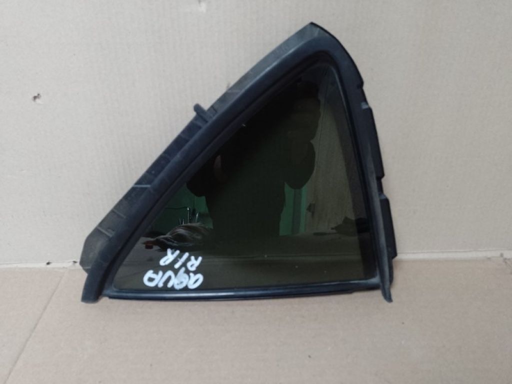 68123-52190 | Стекло двери глухое задн. прав. TOYOTA PRIUS C/AQUA 11-14