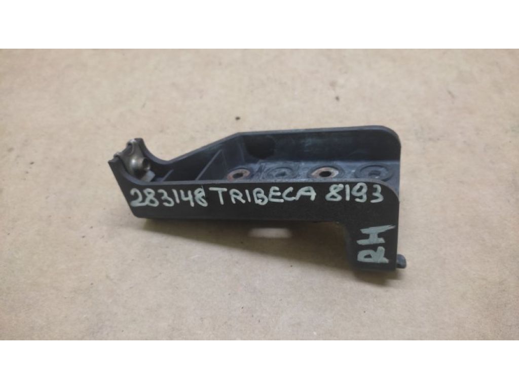 84927XA000 | Кронштейн переднього бампера (під фарою) прав. SUBARU TRIBECA B9 05-07
