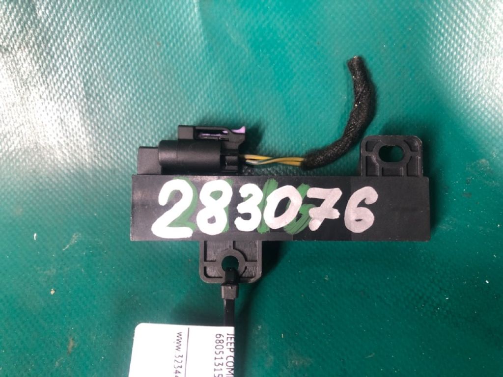 68051315AB | Антена JEEP COMPASS 17-21 - Фото 2