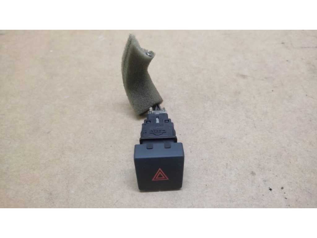 25290-3SG0A | Кнопка аварийной сигнализации NISSAN SENTRA B17 12-21