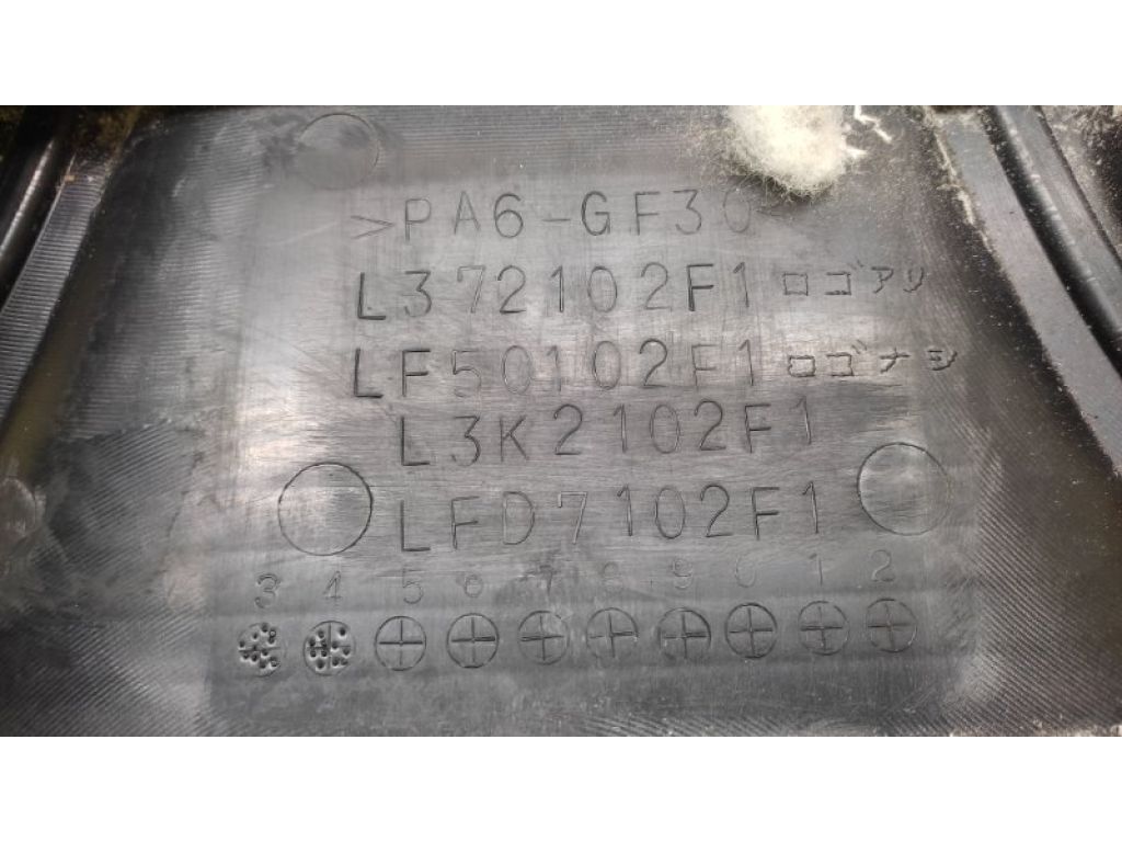 L372-10-2F0E | Накладка двигуна декоративна MAZDA 3 BK 03-08 - Фото 3