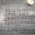 L372-10-2F0E | Накладка двигуна декоративна MAZDA 3 BK 03-08 - Прев'ю 3