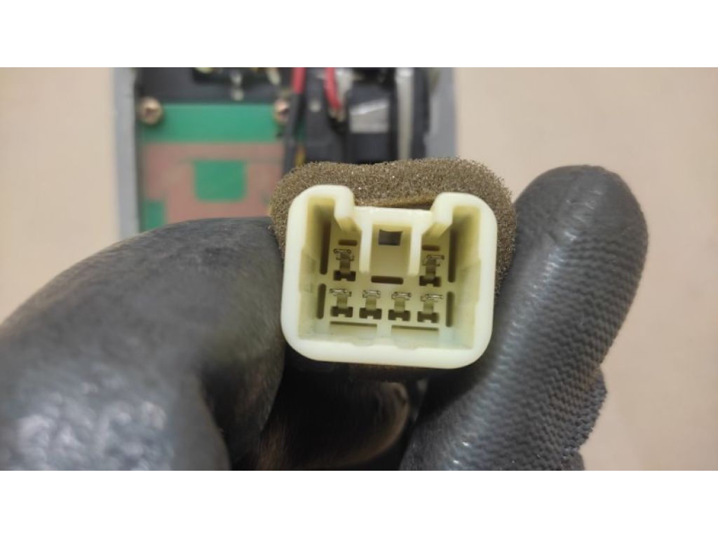 GJ6R-69-970A77 | Плафон салону MAZDA 3 BK 03-08 - Фото 3