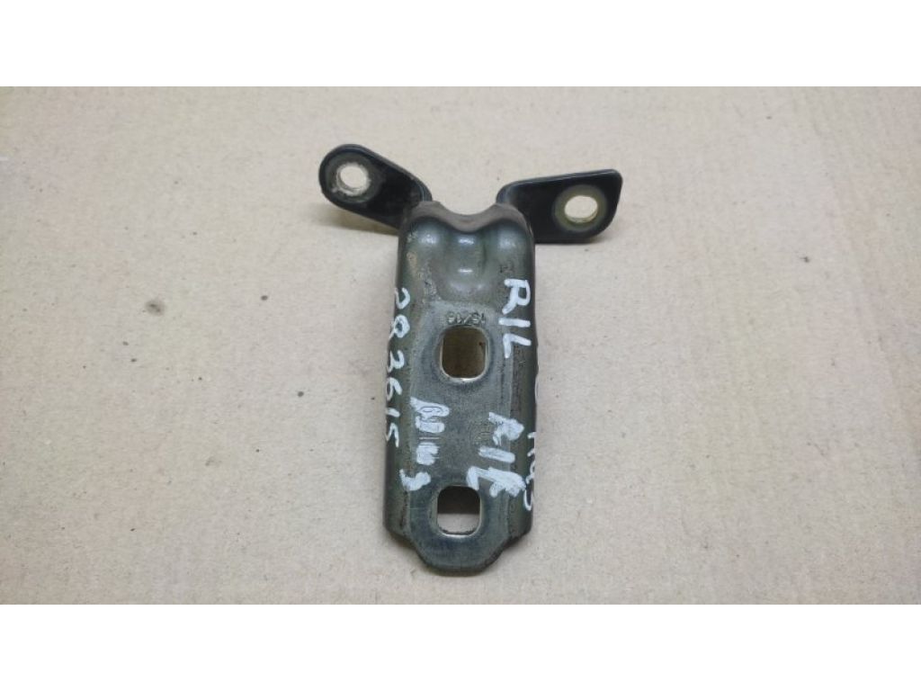 13501715 | Петля двері нижня задн. лів. CHEVROLET VOLT 10-15