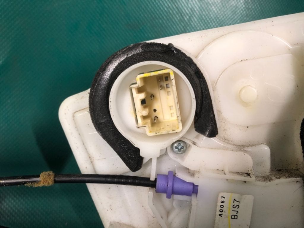 BHN9-72-310A | Замок двері задн. прав. MAZDA 3 BM 13-19 - Фото 4