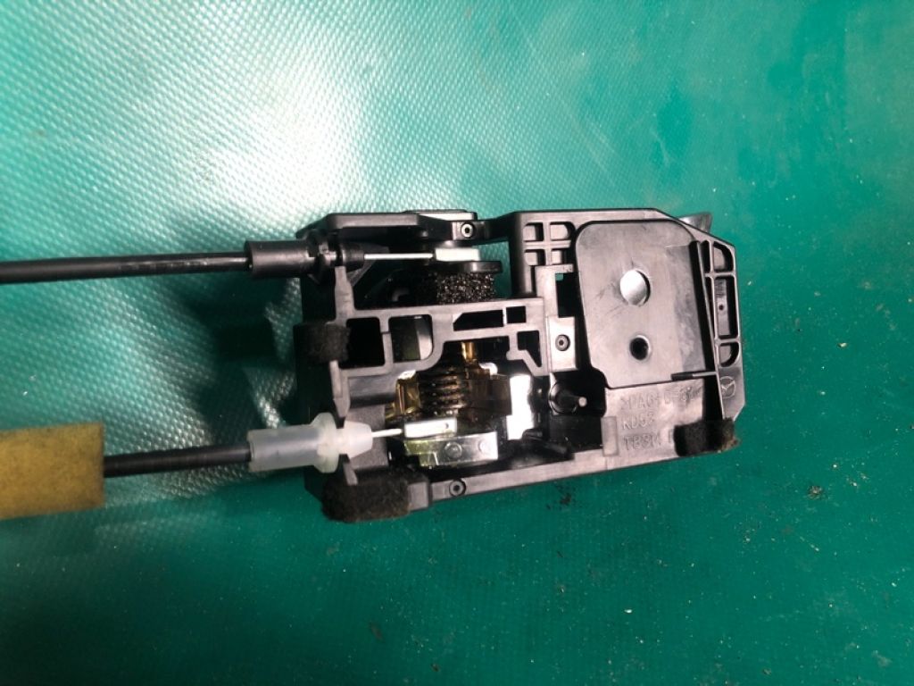 BHN9-72-310A | Замок двері задн. прав. MAZDA 3 BM 13-19 - Фото 9