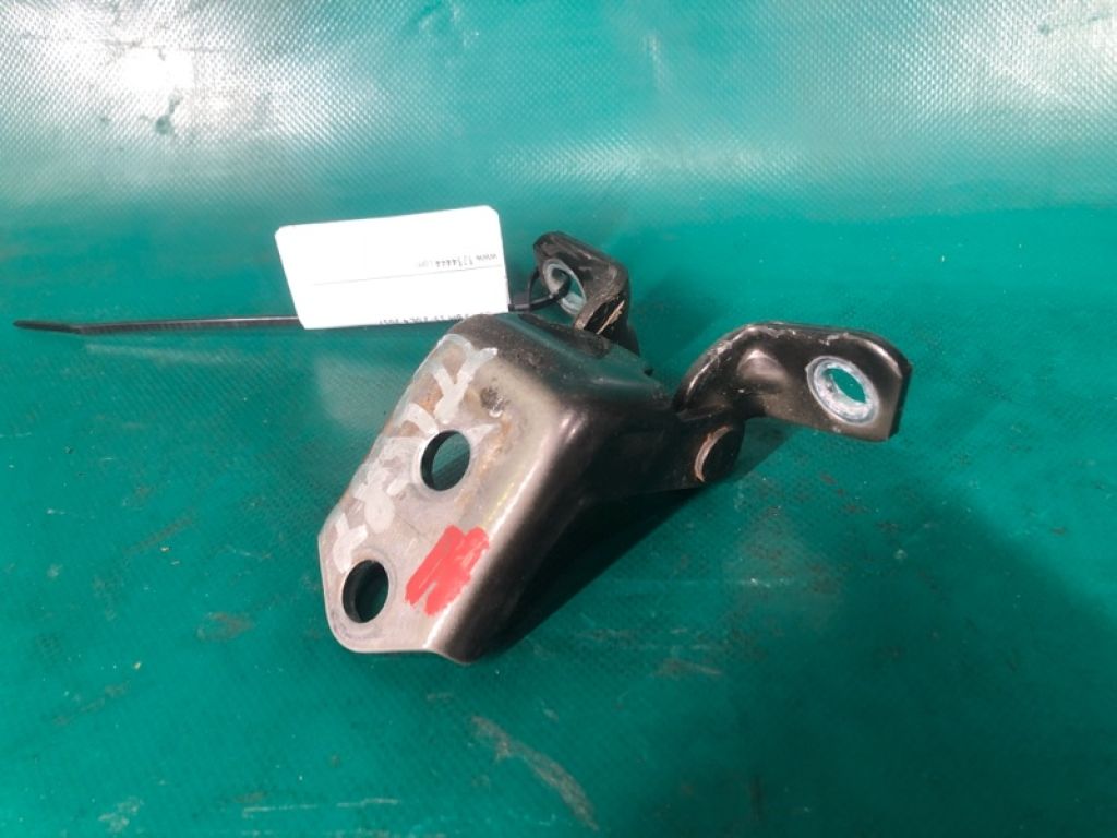 D461-59-210A | Петля двери нижняя передн. прав. MAZDA 3 BM 13-19