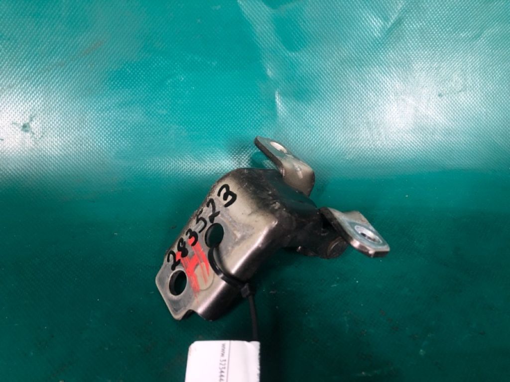 KD53-72-240 | Петля двери нижняя задн. прав. MAZDA 3 BM 13-19 - Фото 2