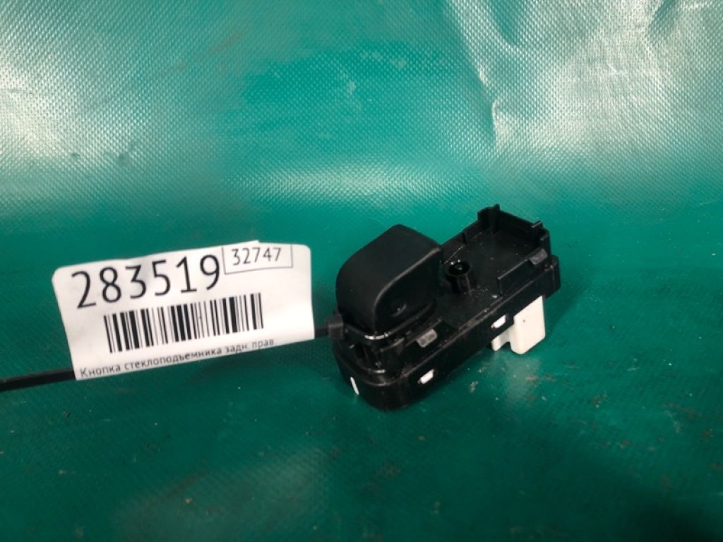 KD35-66-370 | Кнопка склопідіймача задн. прав. MAZDA 3 BM 13-19