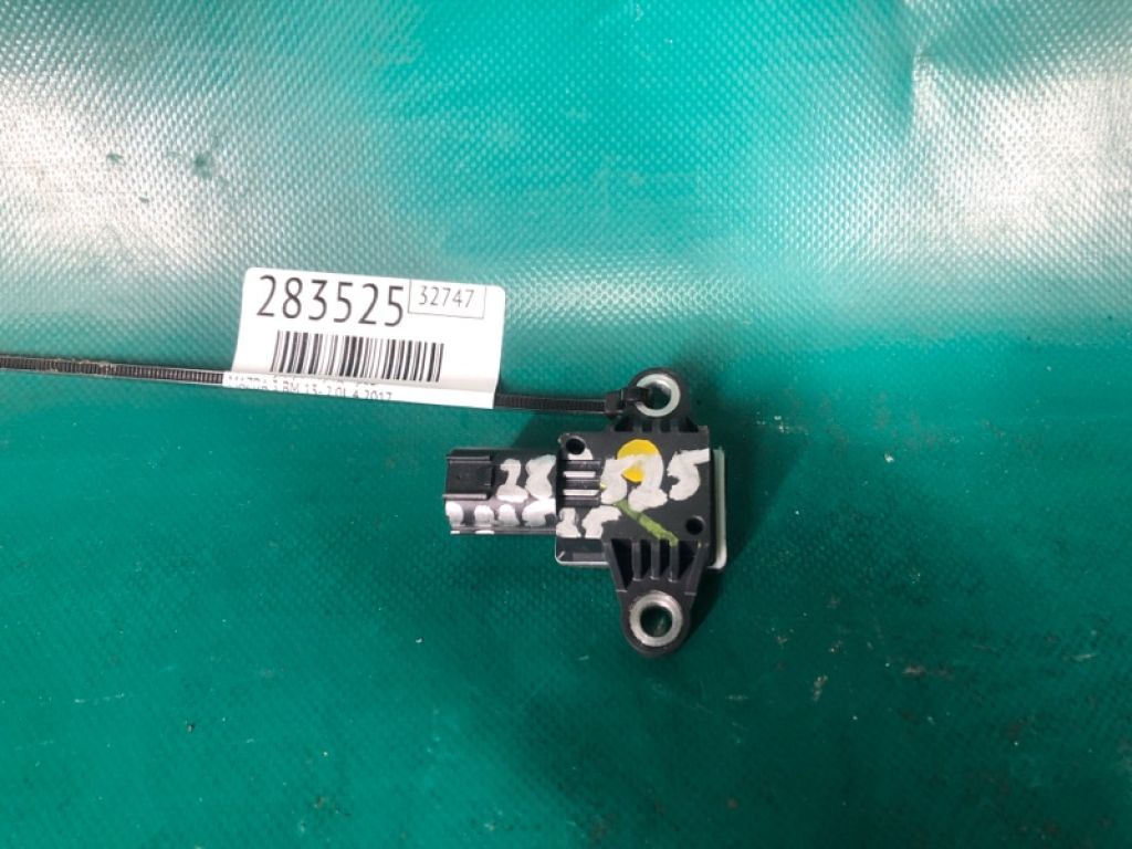 GMC8-57-KC0A | Датчик удару передн. прав. MAZDA 3 BM 13-19