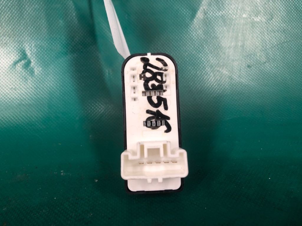 KD35-66-370 | Кнопка склопідіймача передн. прав. MAZDA 3 BM 13-19 - Фото 3