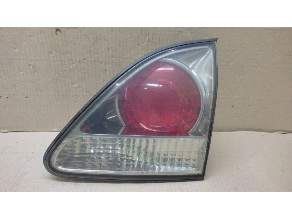 81580-48030 | Фонарь внутренний прав. LEXUS RX300 98-03