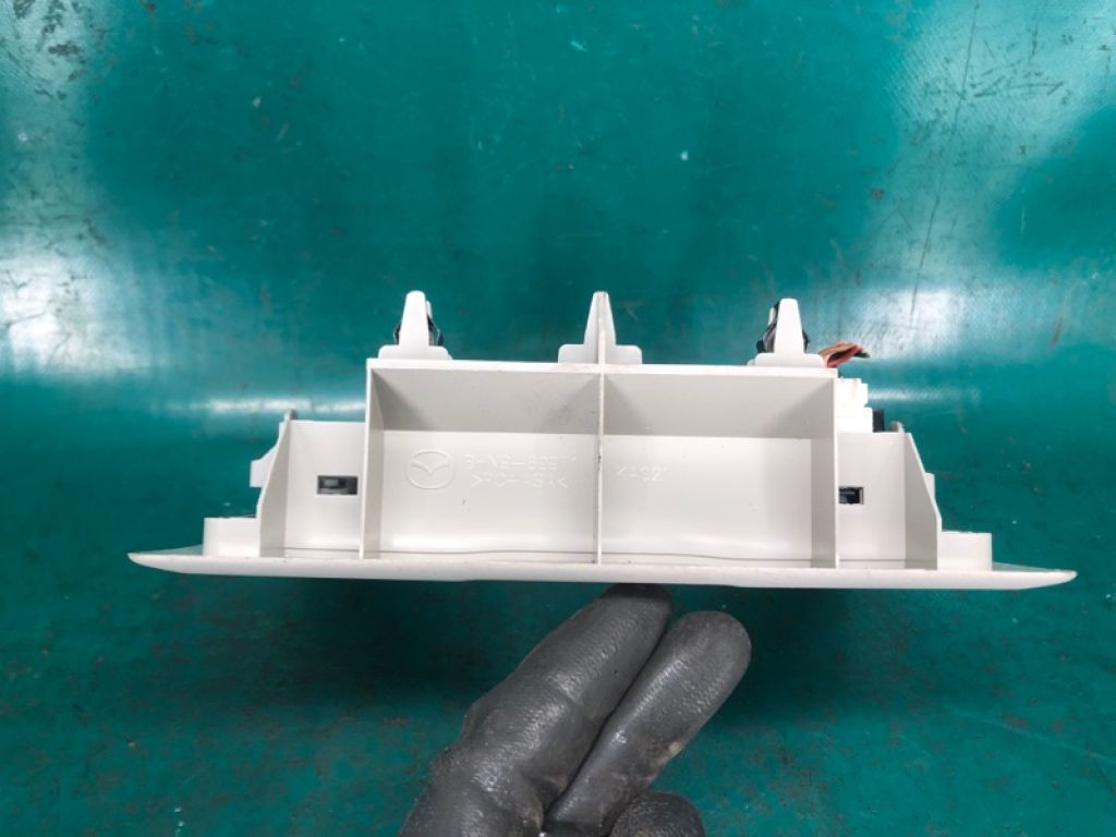 BHN9-69-970A75 | Плафон салона MAZDA 3 BM 13-19 - Фото 4