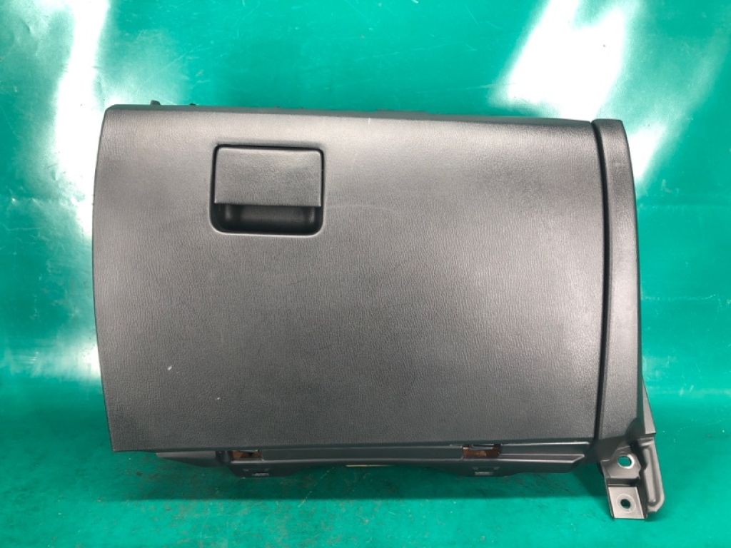 BHN1-64-030C02 | Бардачок MAZDA 3 BM 13-19