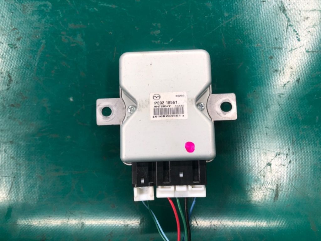 PE02-18-561 | Блок керування паливним насосом MAZDA 3 BM 13-19