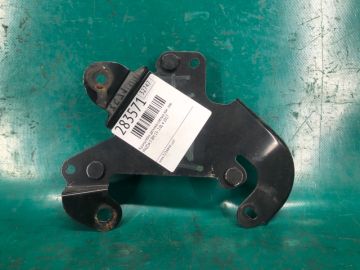 Кронштейн датчика слепых зон лев. MAZDA 3 BM 13-19