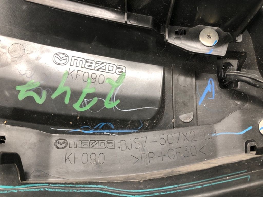 BJS7-50-7S1 | Пластик под лобовое стекло / Жабо лев. MAZDA 3 BM 13-19 - Фото 5