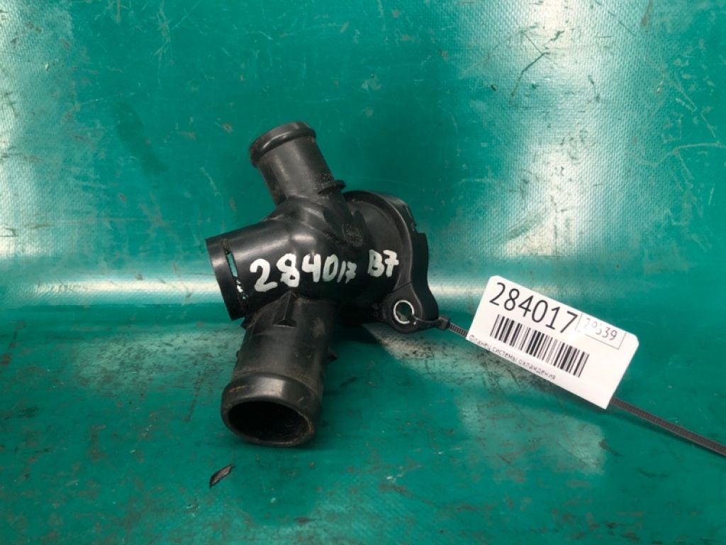07K 121 133E | Фланець системи охолодження VOLKSWAGEN PASSAT B7 11-15