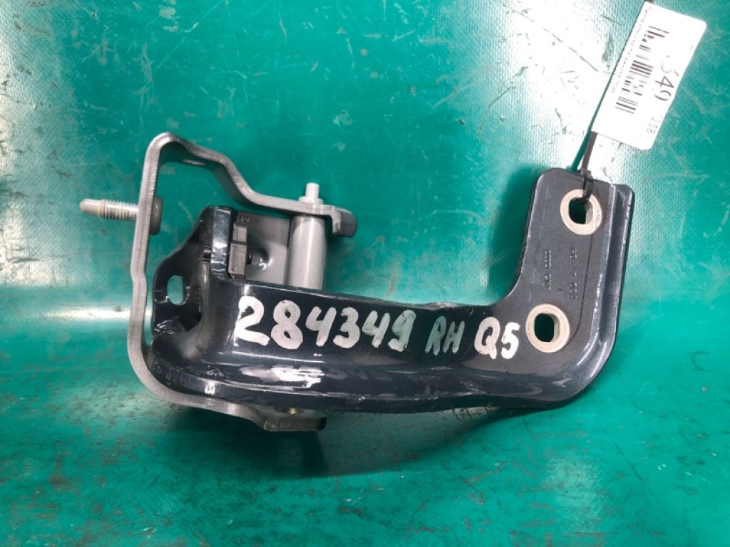 8R0 827 300 A | Петля кришки багажника прав. AUDI Q5 08-16