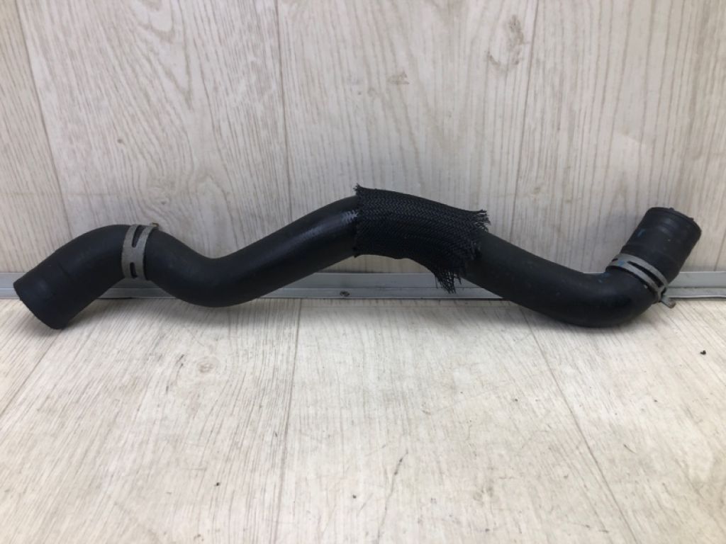 CV6Z-8260-K | Патрубок системи охолодження FORD FOCUS 10-18