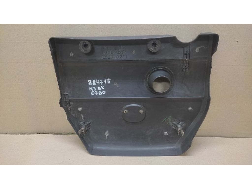 L3G6-10-2F0A | Накладка двигуна декоративна MAZDA 3 BK 03-08 - Фото 2