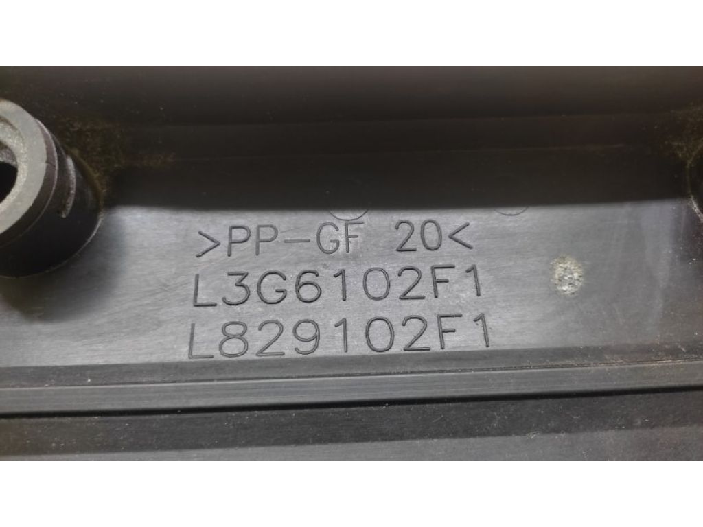 L3G6-10-2F0A | Накладка двигуна декоративна MAZDA 3 BK 03-08 - Фото 3
