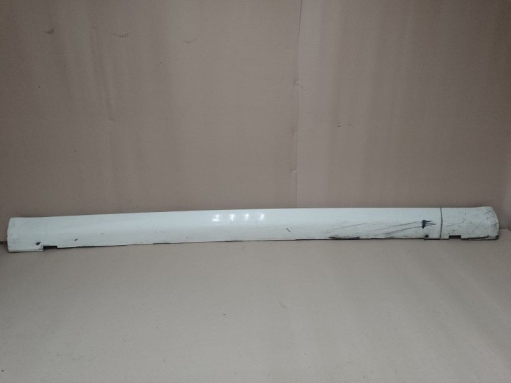 68000320AA | Накладка порога наружная прав. CHRYSLER 300 04-10