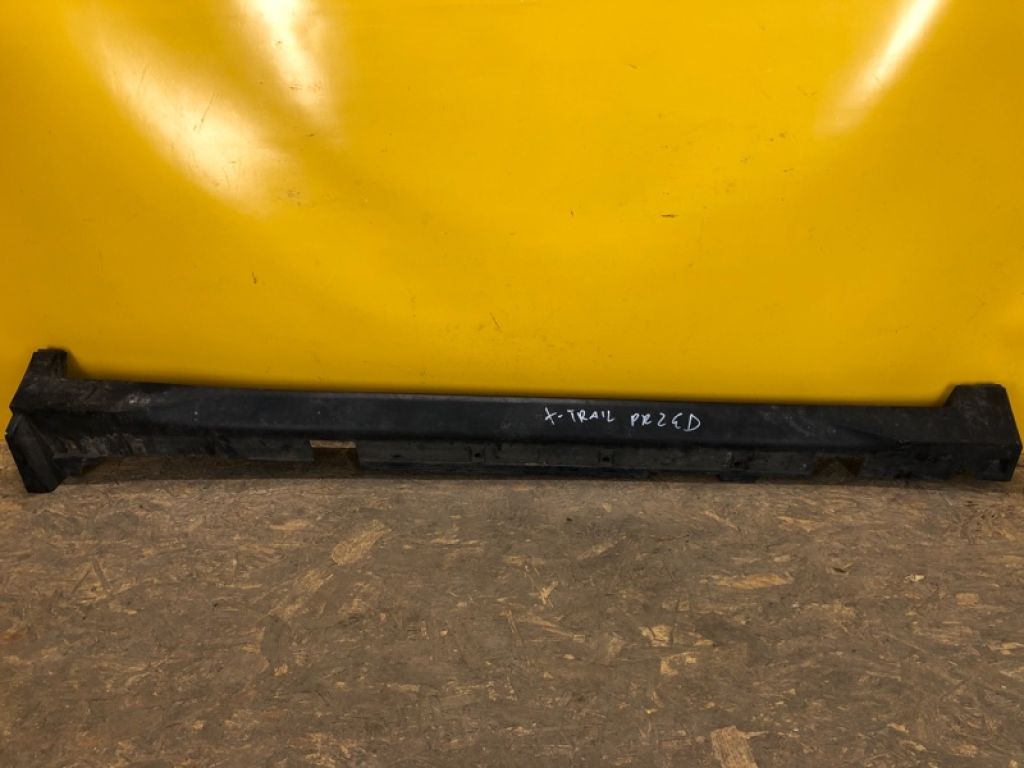 76850-4CE0A | Накладка порогу зовнішня прав. NISSAN X-TRAIL/ROGUE T32 13-20