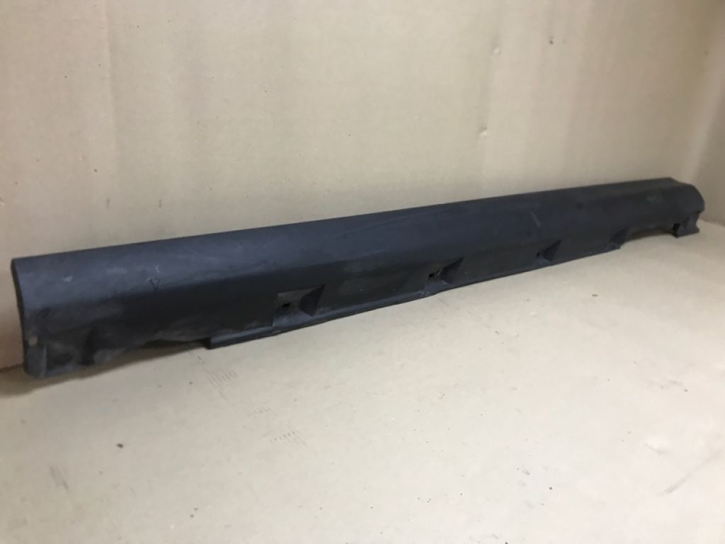 CP9Z-5810177-B | Накладка порога наружная лев. FORD FOCUS 10-18