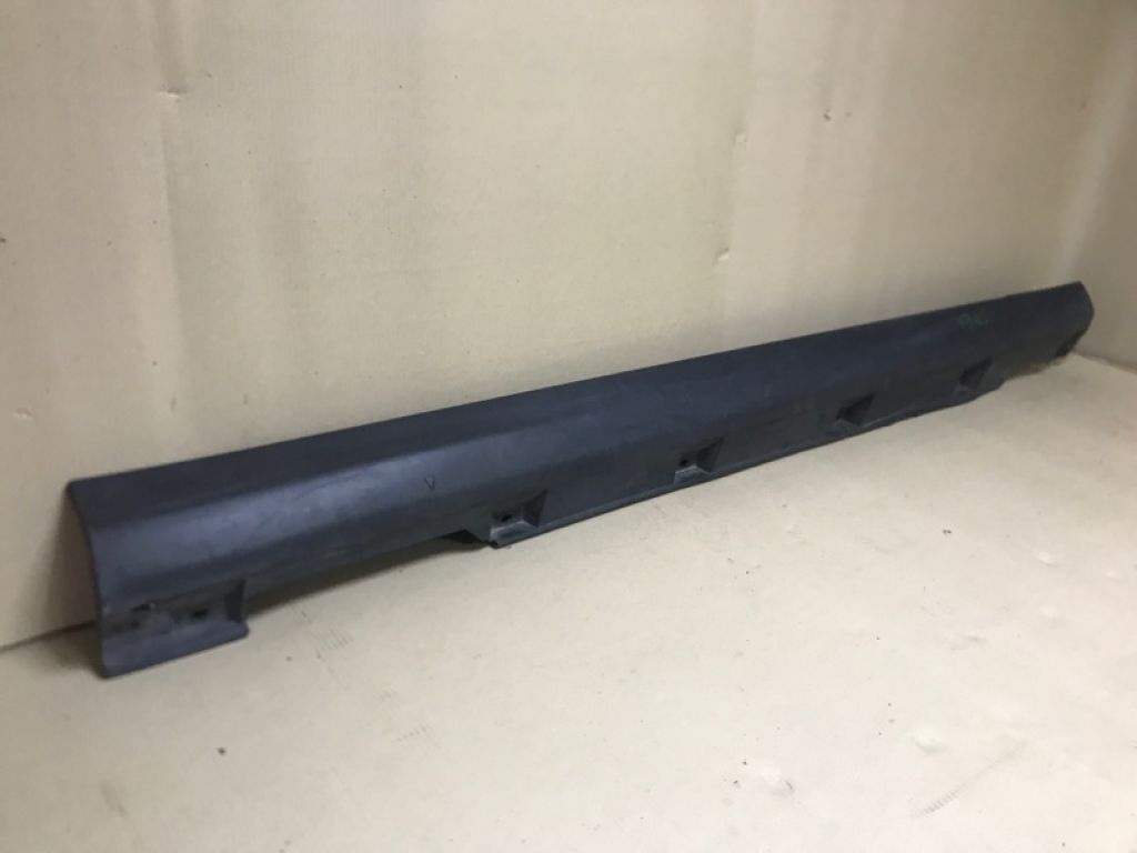 CP9Z-5810176-B | Накладка порогу зовнішня прав. FORD FOCUS 10-18