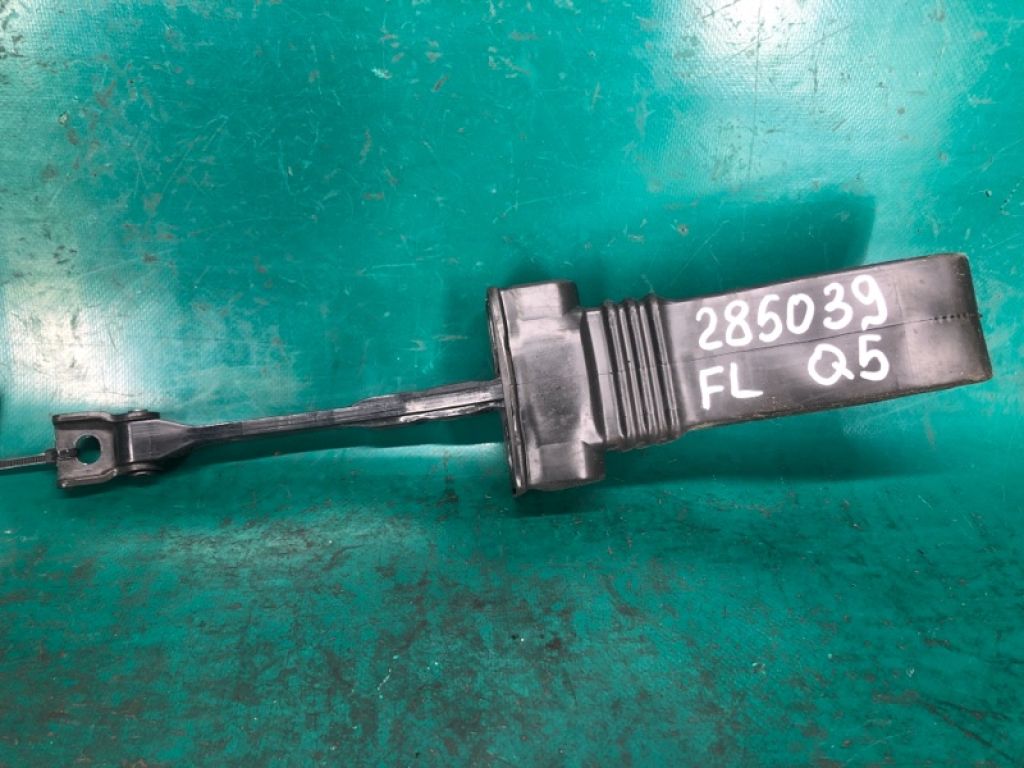 8R0 837 249 E | Обмежувач дверей передн. лів. AUDI Q5 08-16