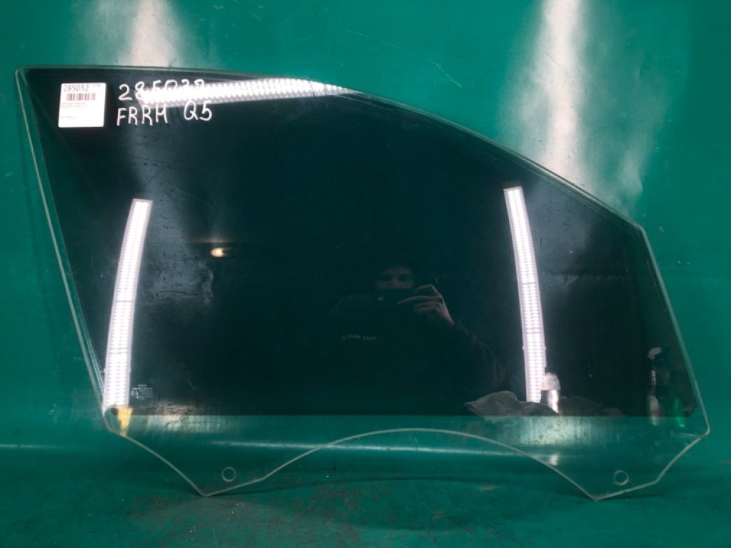 8R0 845 202 C | Скло дверей передн. прав. AUDI Q5 08-16