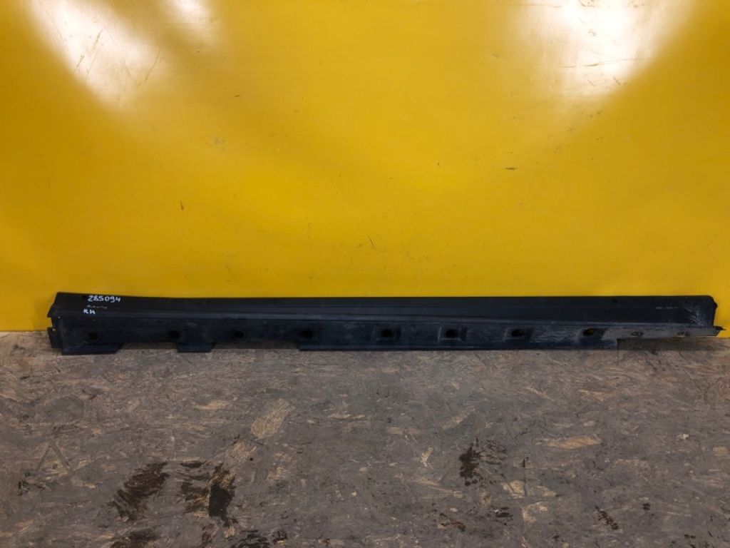 75850-42030 | Накладка порогу зовнішня прав. TOYOTA RAV4 18-